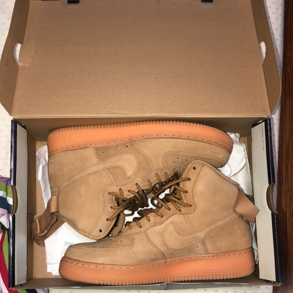 Brand: Nike, Size: 10.5, Color: Gold